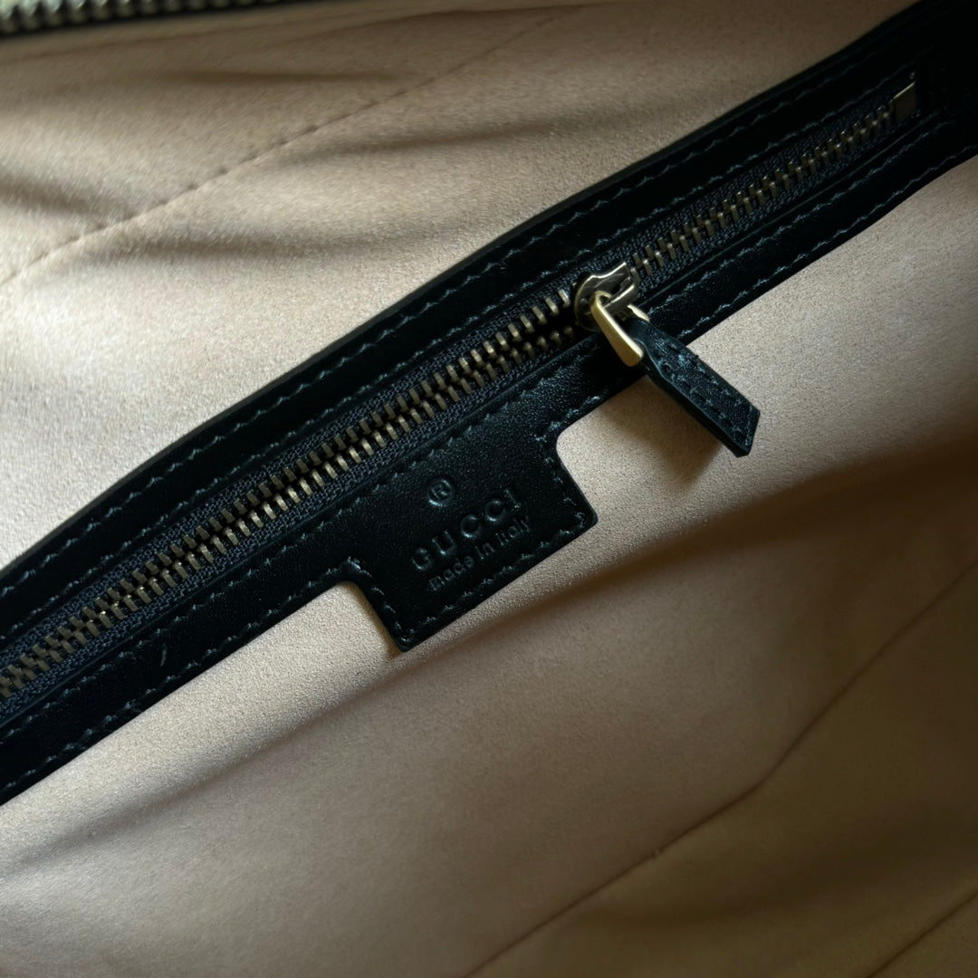 Sac à main GG Marmont Medium 35 cm en cuir de veau noir et accessoires dorés
