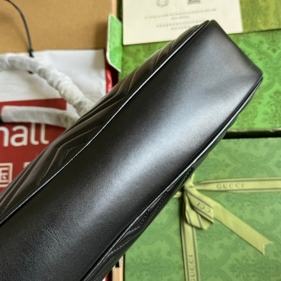 Sac à main GG Marmont Medium 35 cm en cuir de veau noir et accessoires dorés