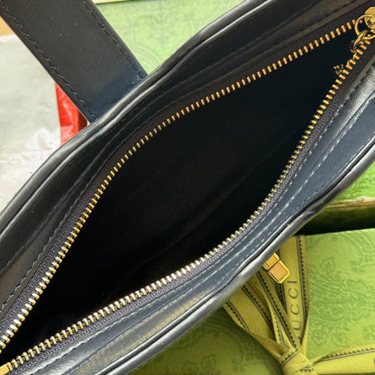 SAC À BANDOULIÈRE MOON SIDE 24 EN DENIM BLEU GAUFRÉ ET BORDURE EN CUIR DE VEAU NOIR, QUINCAILLERIE DORÉ