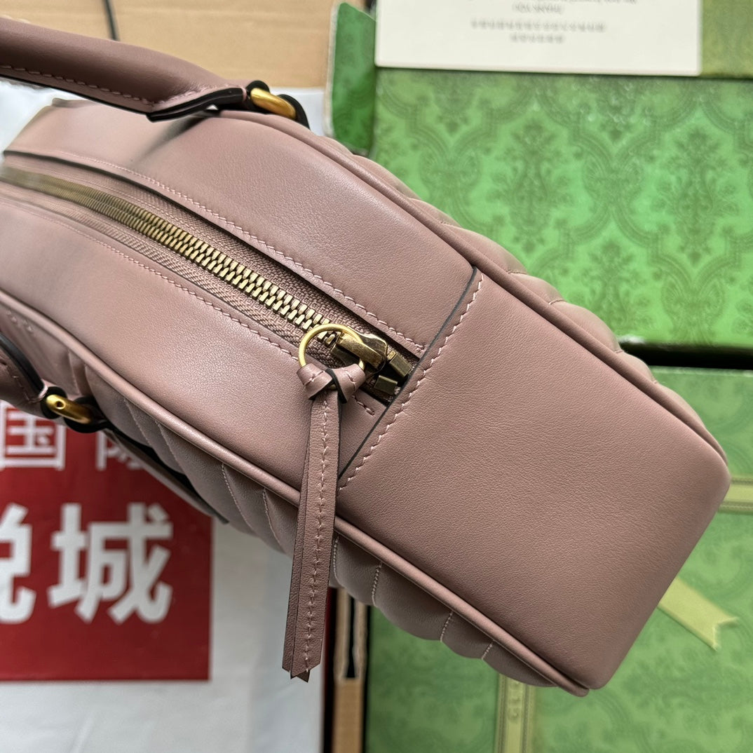 Sac à main GG Marmont Medium 35 cm en cuir de veau nude, finitions dorées