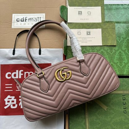 Sac à main GG Marmont Medium 35 cm en cuir de veau nude, finitions dorées