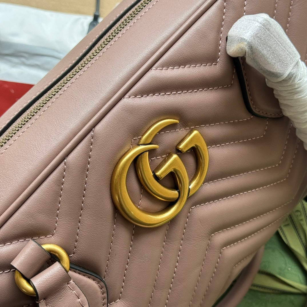 Sac à main GG Marmont Medium 35 cm en cuir de veau nude, finitions dorées