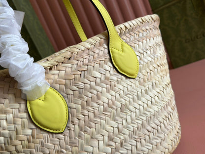 PETIT SAC CABAS 20 AVEC LOGO EN PAILLE NATURELLE ET ANSE EN CUIR DE VEAU JAUNE