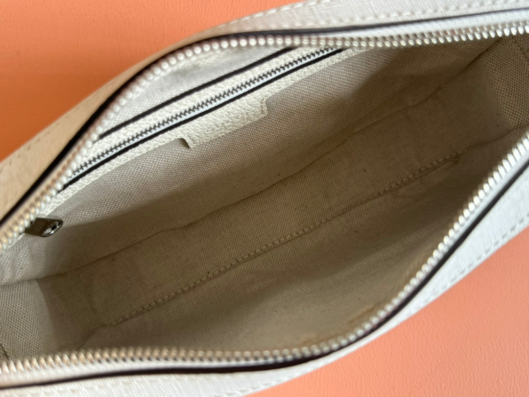 PETIT SAC BANDOULIÈRE 24 AVEC ÉTIQUETTE EN CUIR DE VEAU BLANC ET BORDURE EN TOILE