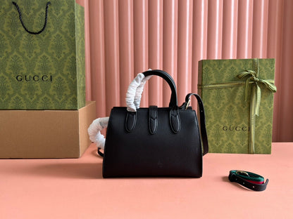 Petit sac fourre-tout Jackie 24 en cuir de veau noir et métal doré