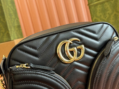 Petit sac bandoulière Marmont 24 en cuir de veau noir et métal doré