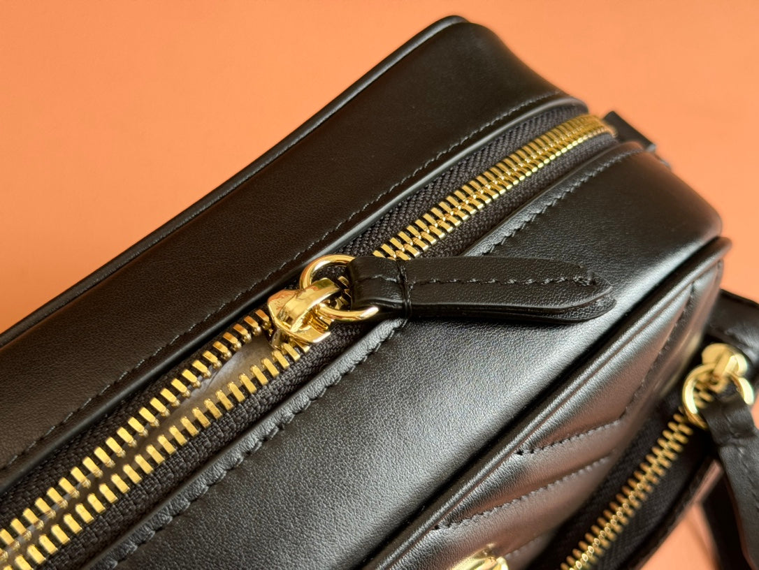 Petit sac bandoulière Marmont 24 en cuir de veau noir et métal doré