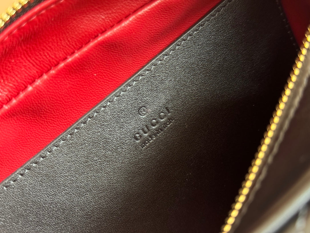 Petit sac bandoulière Marmont 24 en cuir de veau noir et métal doré