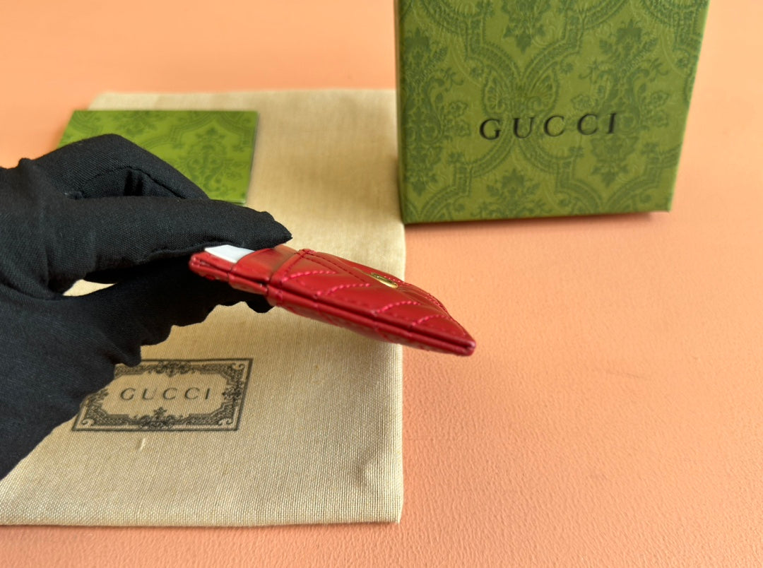 PORTE-CARTES MATELASSÉ MARMONT 10 EN CUIR DE VEAU ROUGE