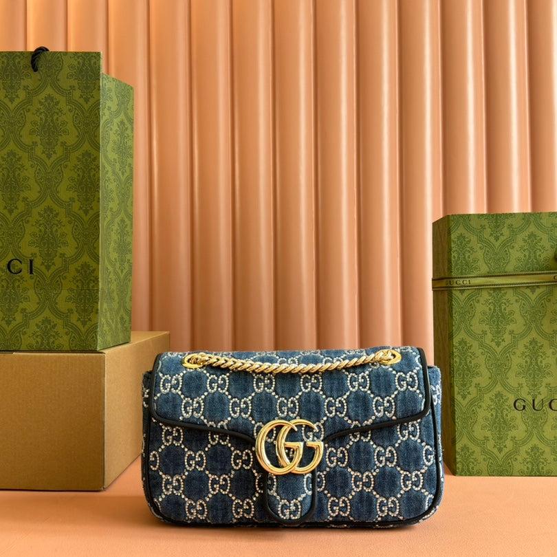 SAC À BANDOULIÈRE MARMONT 26 EN DENIM BLEU AVEC MOTIF CRISTAL DOUBLE G ET QUINCAILLERIE DORÉ