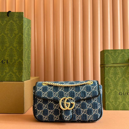 SAC À BANDOULIÈRE MARMONT 26 EN DENIM BLEU AVEC MOTIF CRISTAL DOUBLE G ET QUINCAILLERIE DORÉ