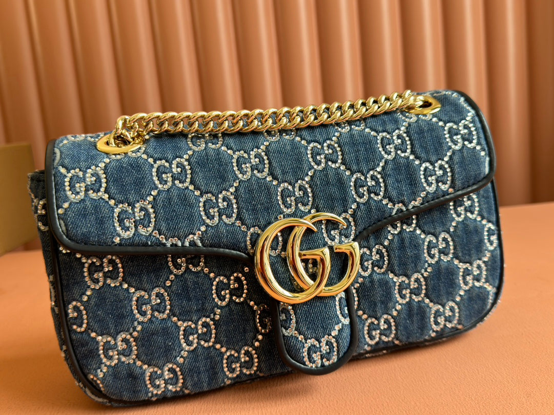 SAC À BANDOULIÈRE MARMONT 26 EN DENIM BLEU AVEC MOTIF CRISTAL DOUBLE G ET QUINCAILLERIE DORÉ