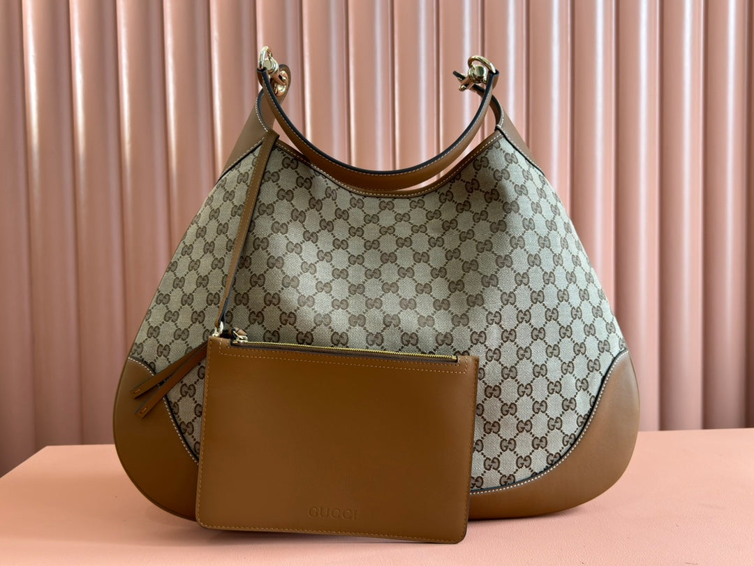 Sac à bandoulière taille moyenne BAD 49 en toile monogrammée beige et cuir de veau marron, accessoires dorés