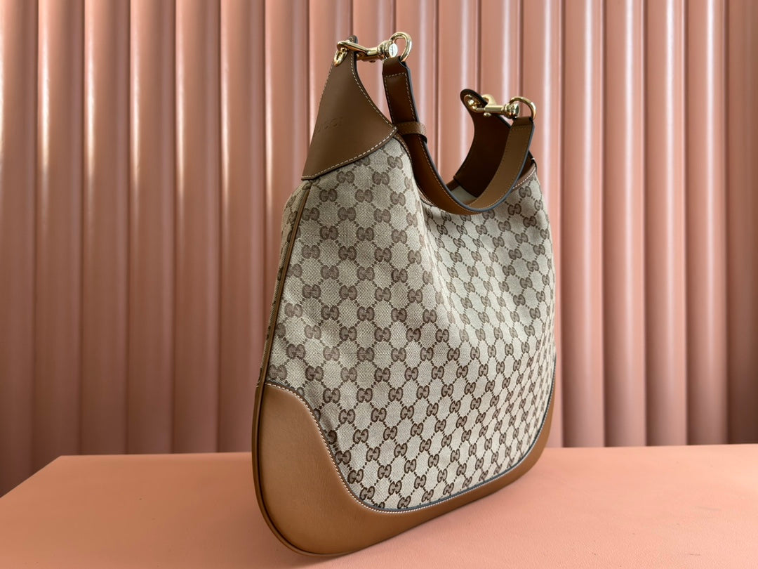 Sac à bandoulière taille moyenne BAD 49 en toile monogrammée beige et cuir de veau marron, accessoires dorés