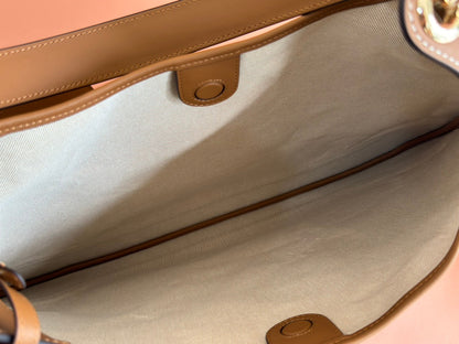 Sac à bandoulière taille moyenne BAD 49 en toile monogrammée beige et cuir de veau marron, accessoires dorés