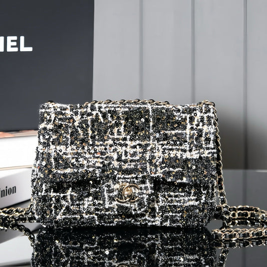 Sac à rabat 24S 20 cm en cuir de veau noir et blanc à paillettes