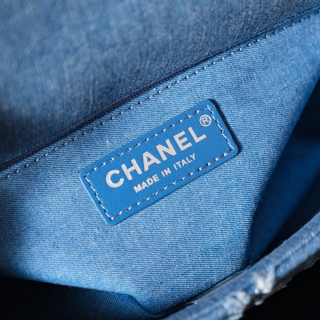 Sac à rabat 24S 20 cm en denim matelassé bleu