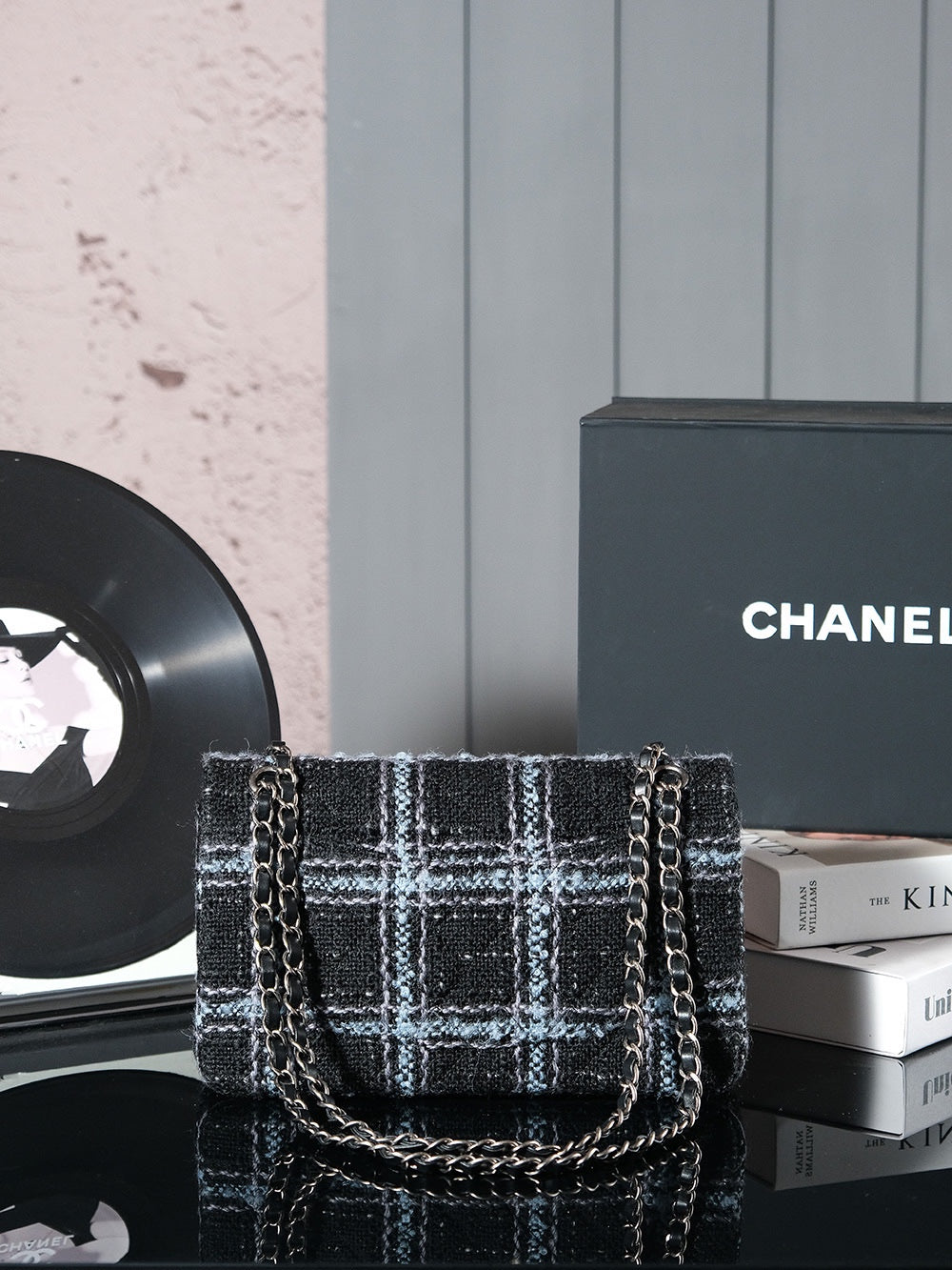 Sac à rabat 24 carats 25,5 cm en tweed à rayures bleu et noir