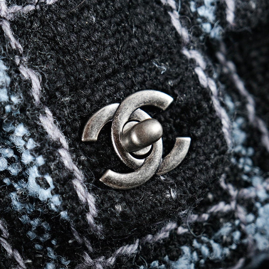Sac à rabat 24 carats 25,5 cm en tweed à rayures bleu et noir