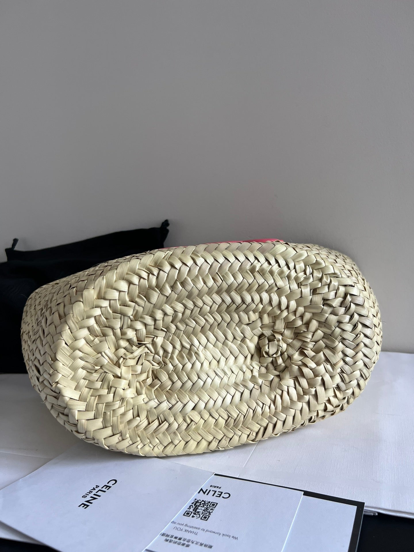 panier classique moyen 25 cm en raphia et cuir de veau rose foncé