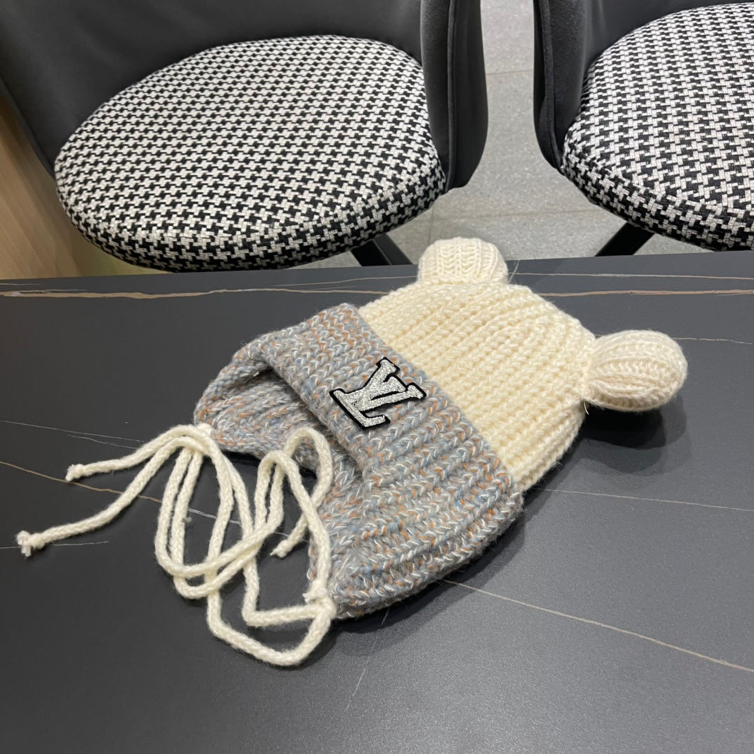 BONNET EN TRICOT AVEC DE JOLIES OREILLES EN LAINE BLANC MÉLANGÉE GRIS 403484 