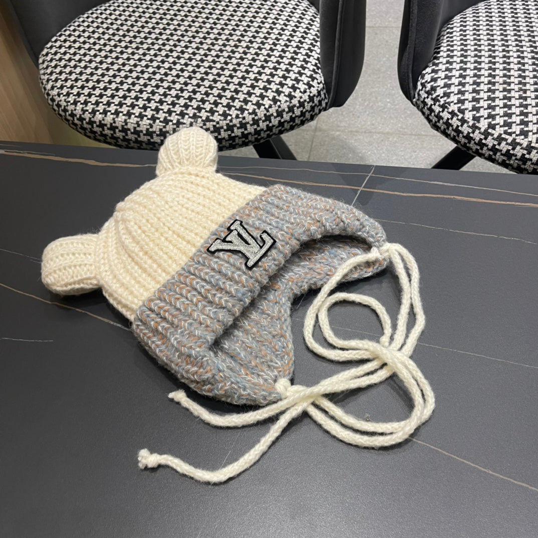 BONNET EN TRICOT AVEC DE JOLIES OREILLES EN LAINE BLANC MÉLANGÉE GRIS 403484 