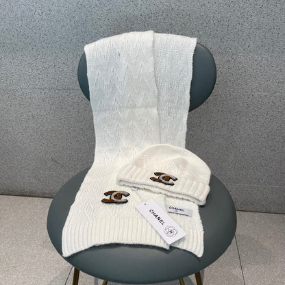 ENSEMBLE BONNET ET ÉCHARPE EN LAINE BLANCHE 420824 