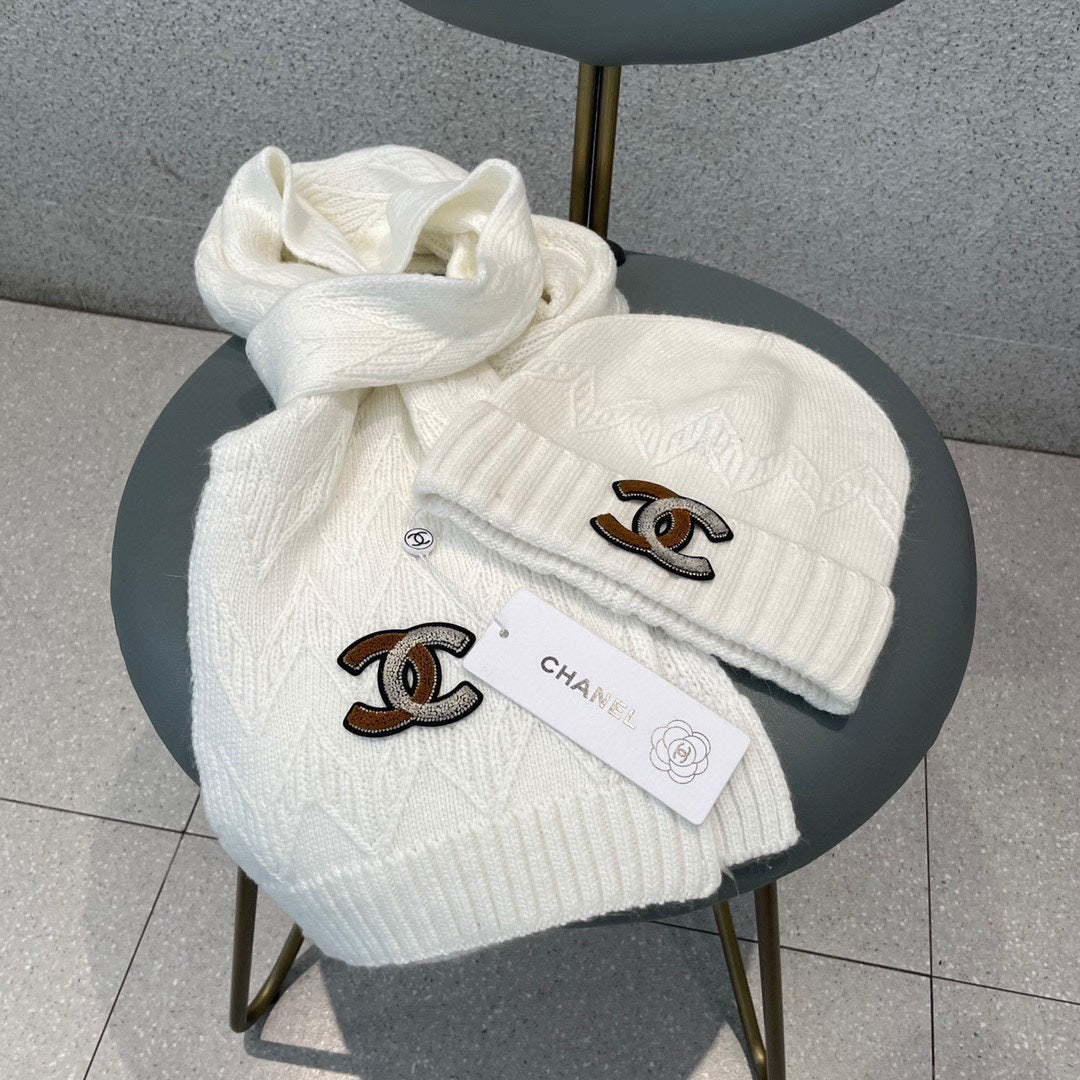 ENSEMBLE BONNET ET ÉCHARPE EN LAINE BLANCHE 420824 