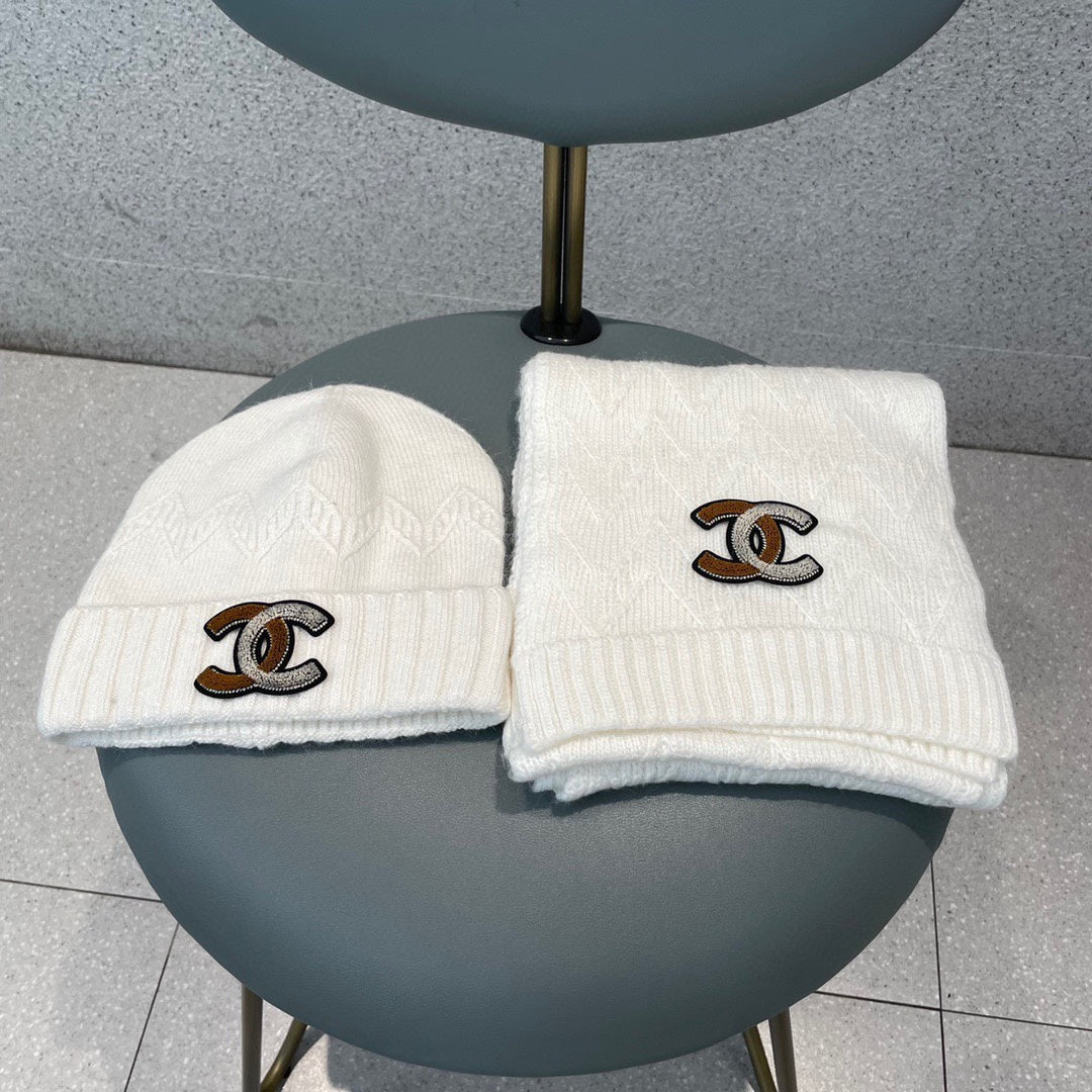 ENSEMBLE BONNET ET ÉCHARPE EN LAINE BLANCHE 420824 