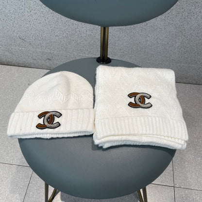 ENSEMBLE BONNET ET ÉCHARPE EN LAINE BLANCHE 420824 