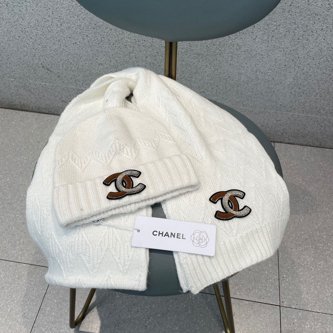 ENSEMBLE BONNET ET ÉCHARPE EN LAINE BLANCHE 420824 