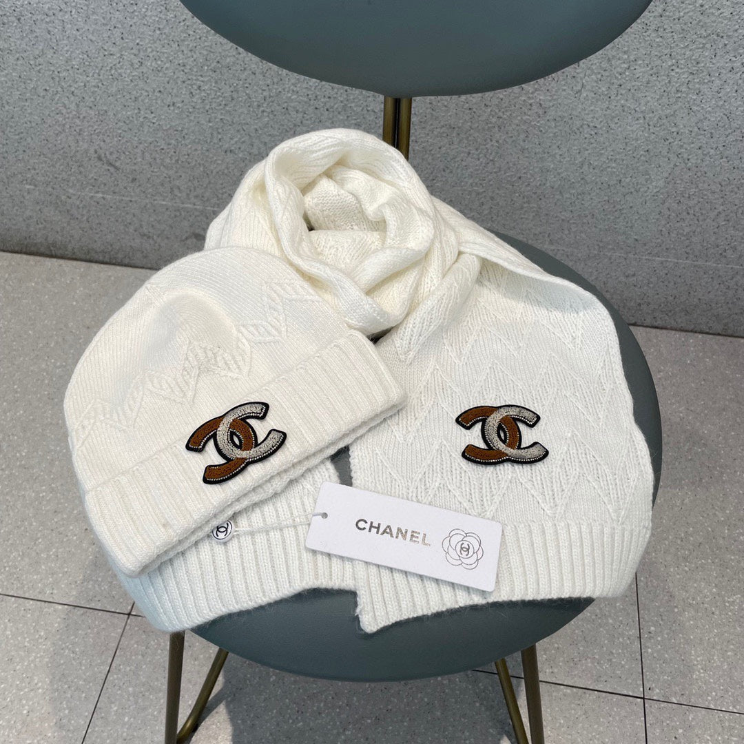 ENSEMBLE BONNET ET ÉCHARPE EN LAINE BLANCHE 420824 