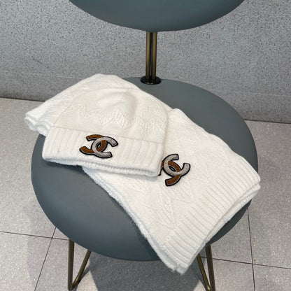 ENSEMBLE BONNET ET ÉCHARPE EN LAINE BLANCHE 420824 