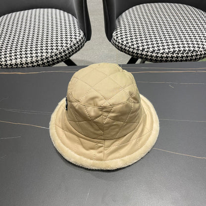 KNITTED BUCKET HAT IN BEIGE COTTON AND LAMB FUR 420922