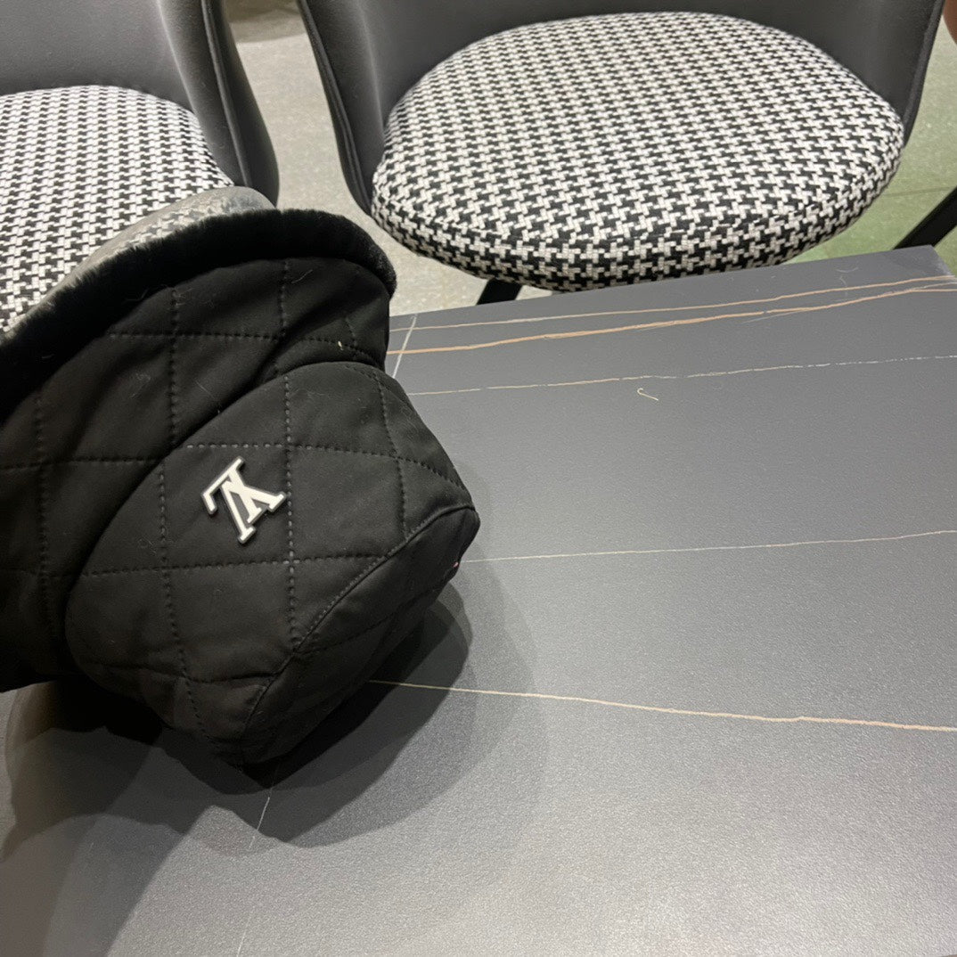 CHAPEAU BUCKET EN COTON NOIR ET FOURRURE D'AGNEAU 420923 