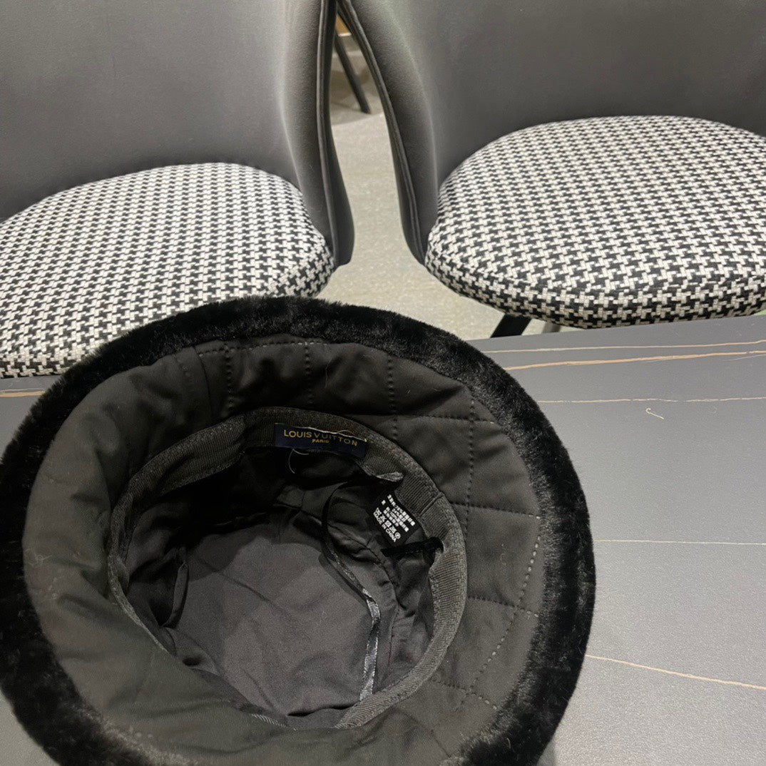 CHAPEAU BUCKET EN COTON NOIR ET FOURRURE D'AGNEAU 420923 