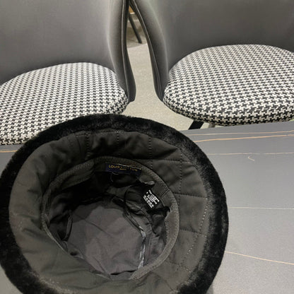 CHAPEAU BUCKET EN COTON NOIR ET FOURRURE D'AGNEAU 420923 