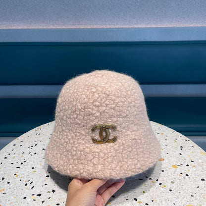 CHAPEAU BUCKET EN FOURRURE D'AGNEAU ROSE CLAIR 422034 