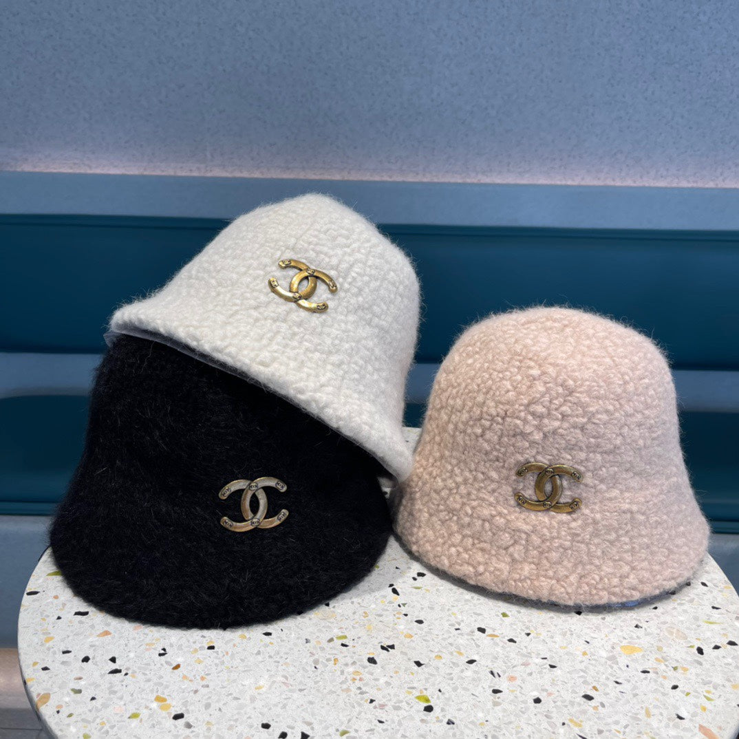 CHAPEAU BUCKET EN FOURRURE D'AGNEAU ROSE CLAIR 422034 