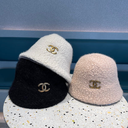 CHAPEAU BOB EN FOURRURE D'AGNEAU BLANC 422035 