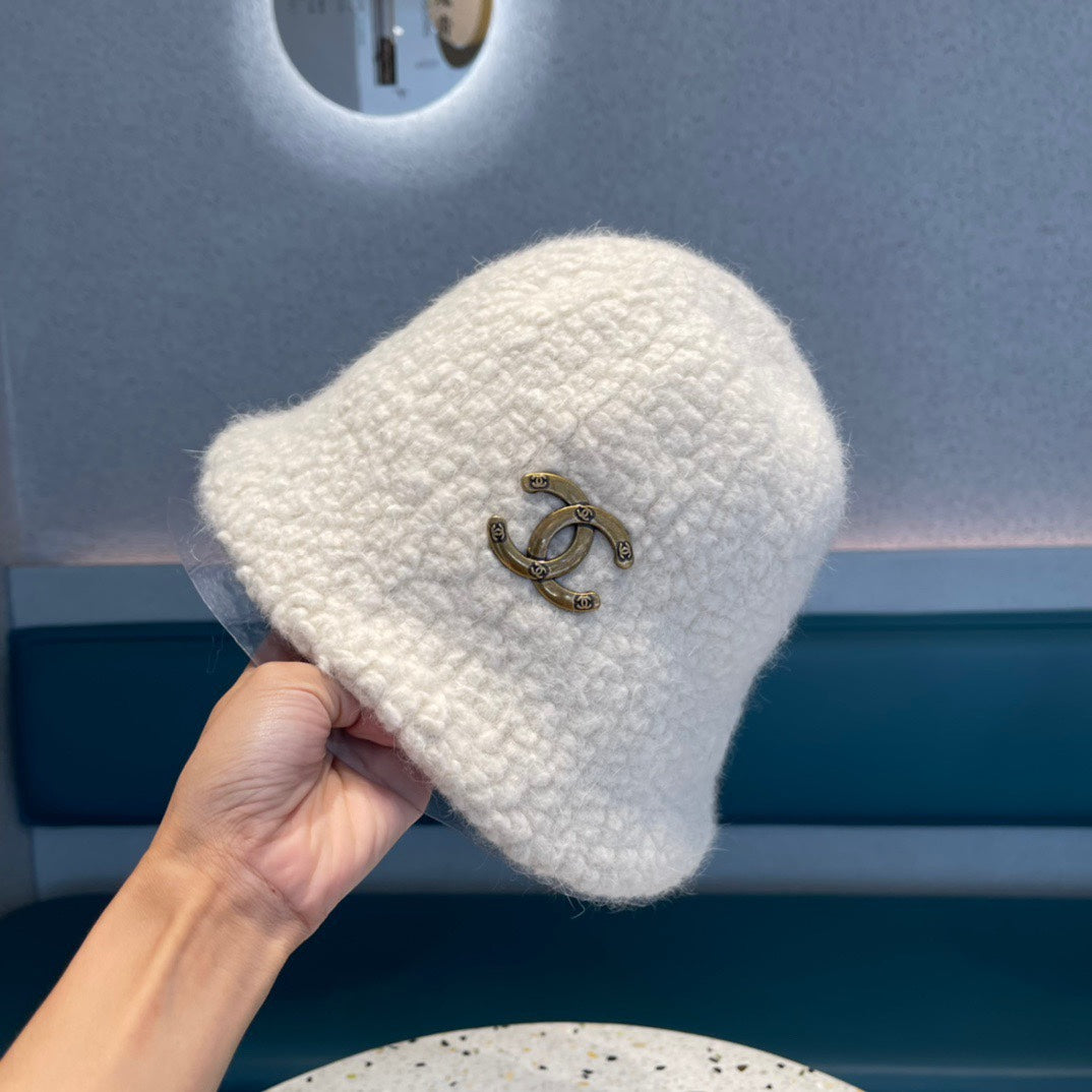 CHAPEAU BOB EN FOURRURE D'AGNEAU BLANC 422035 