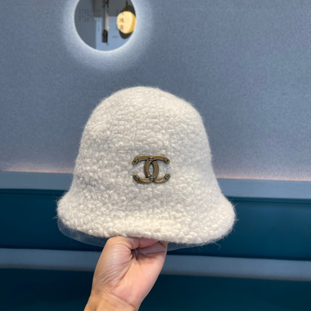 CHAPEAU BOB EN FOURRURE D'AGNEAU BLANC 422035 