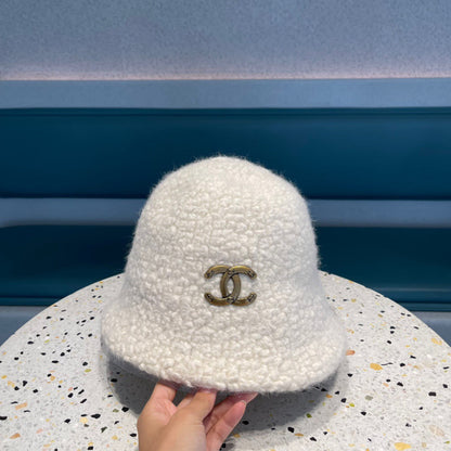 CHAPEAU BOB EN FOURRURE D'AGNEAU BLANC 422035 