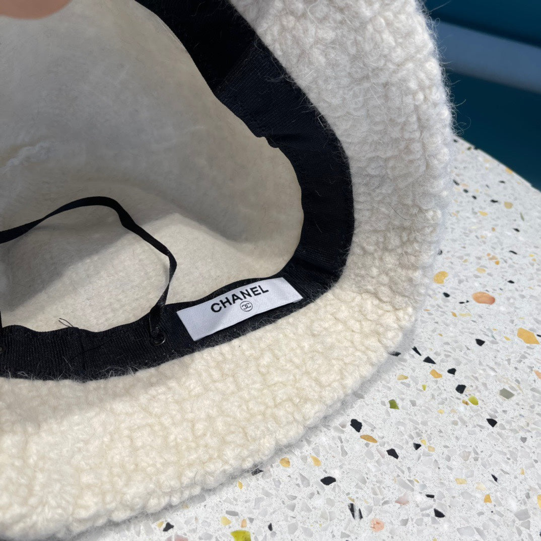CHAPEAU BOB EN FOURRURE D'AGNEAU BLANC 422035 