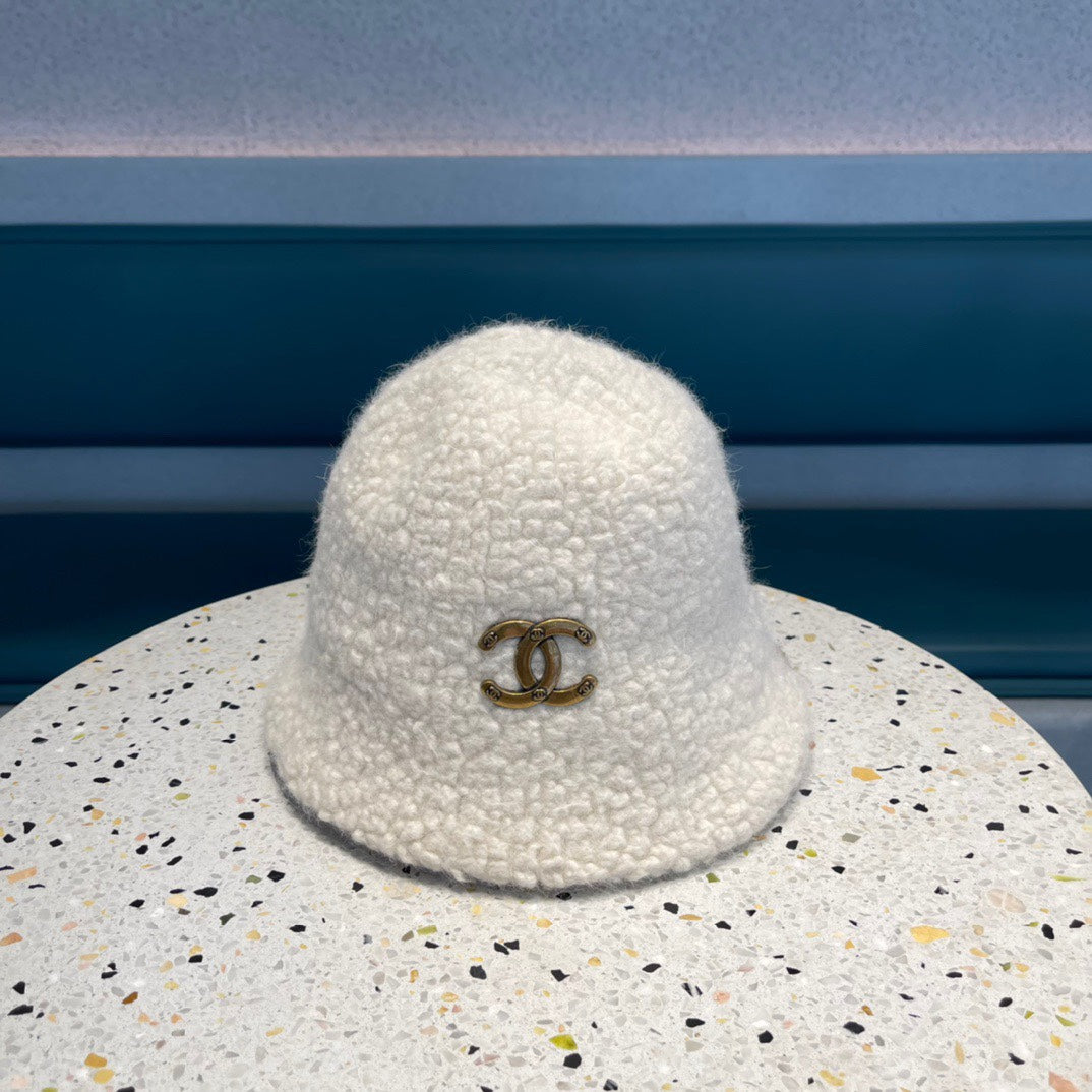 CHAPEAU BOB EN FOURRURE D'AGNEAU BLANC 422035 