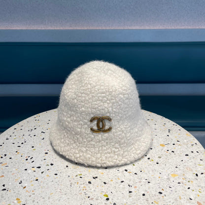 CHAPEAU BOB EN FOURRURE D'AGNEAU BLANC 422035 