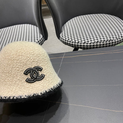CHAPEAU BOB EN LAINE D'AGNEAU BEIGE CRÈME 426106 