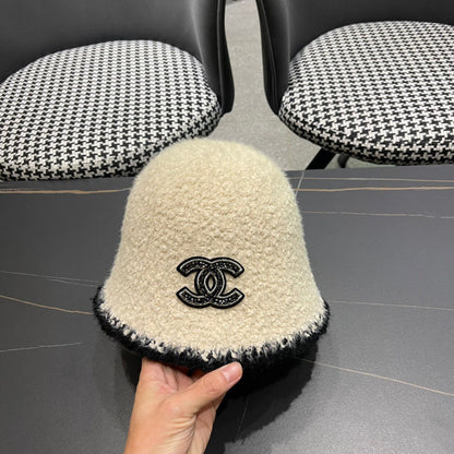 CHAPEAU BOB EN LAINE D'AGNEAU BEIGE CRÈME 426106 