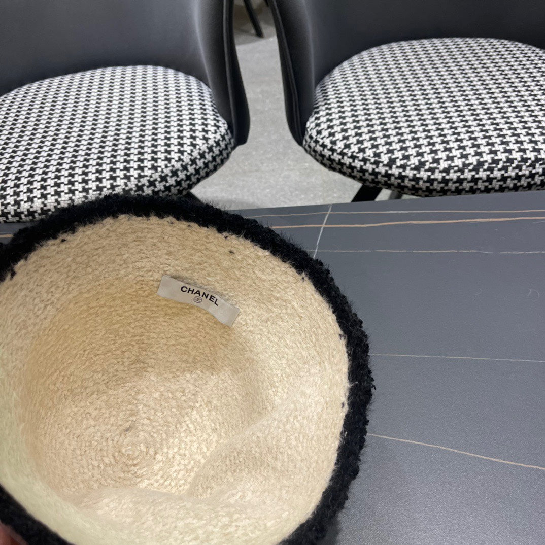 CHAPEAU BOB EN LAINE D'AGNEAU BEIGE CRÈME 426106 