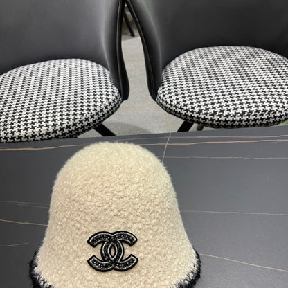 CHAPEAU BOB EN LAINE D'AGNEAU BEIGE CRÈME 426106 